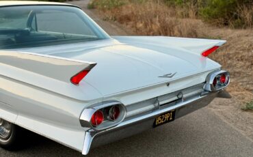 Cadillac-DeVille-1961-Coupe-3