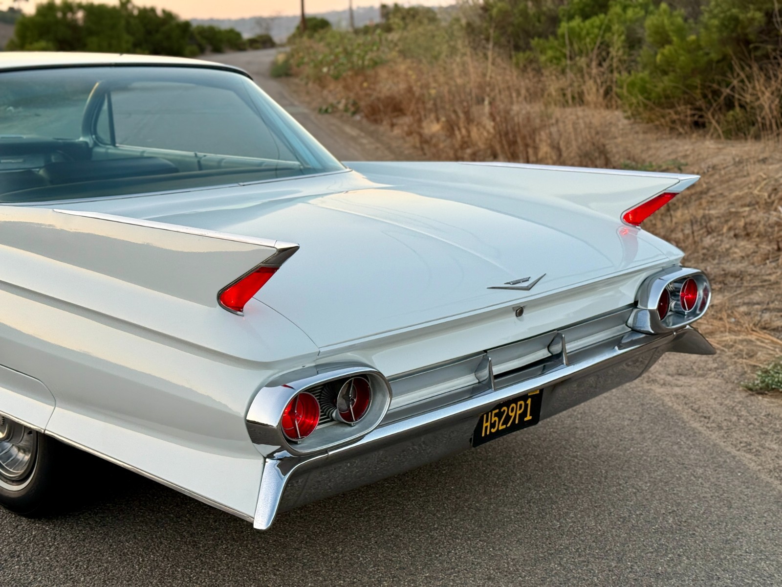 Cadillac-DeVille-1961-Coupe-3