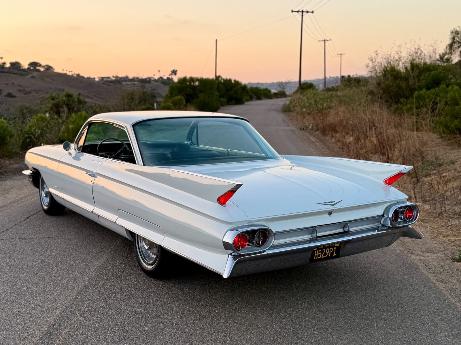 Cadillac-DeVille-1961-Coupe-4