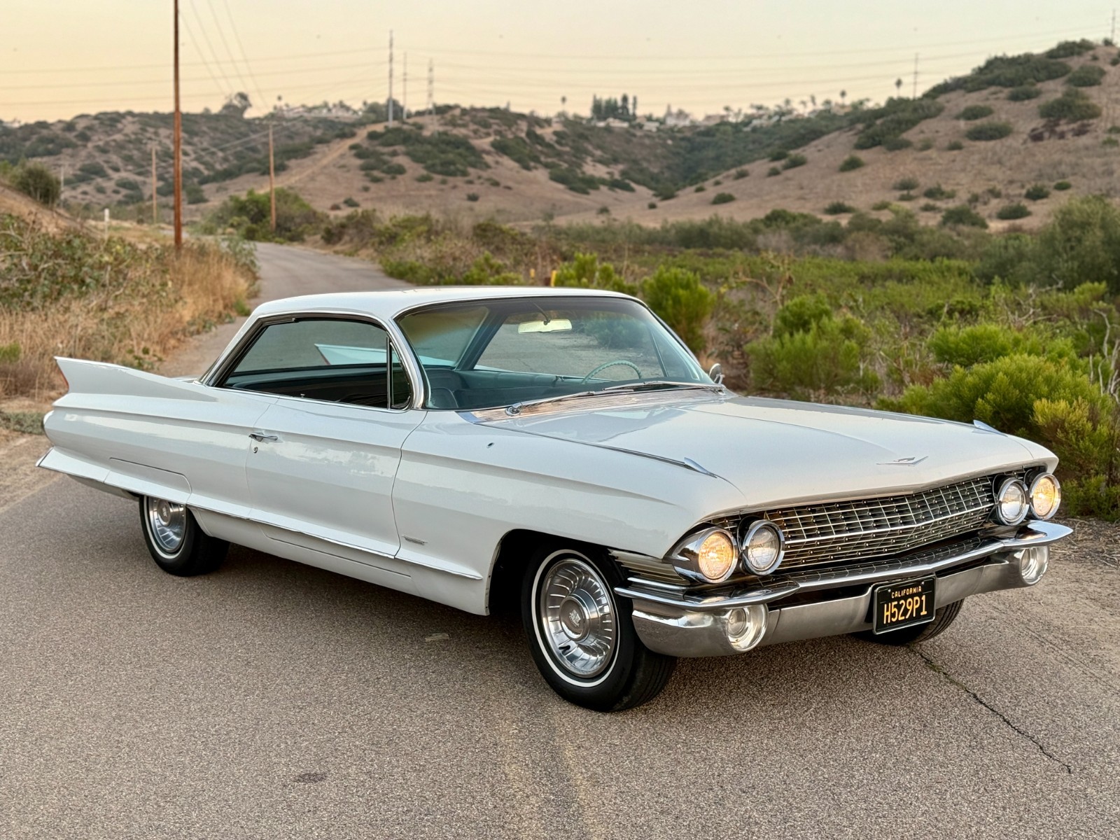 Cadillac-DeVille-1961-Coupe-9