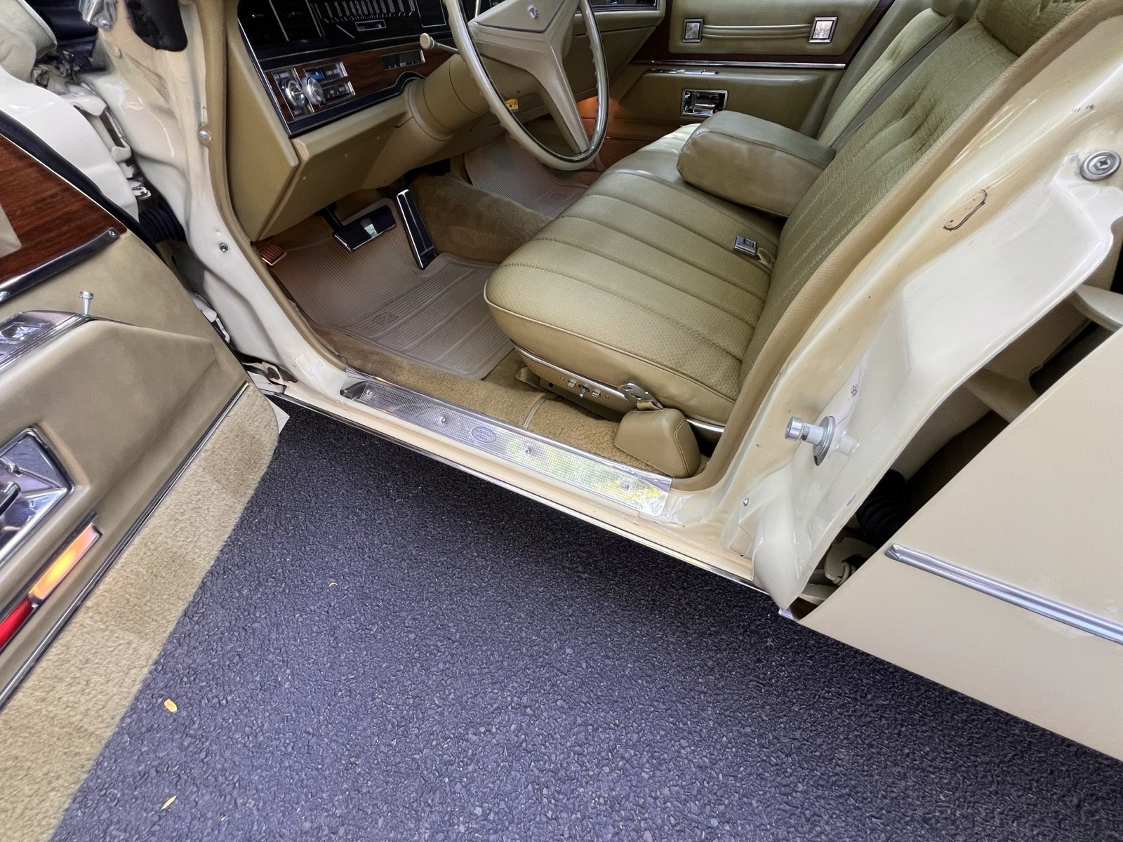 Cadillac-DeVille-1973-23