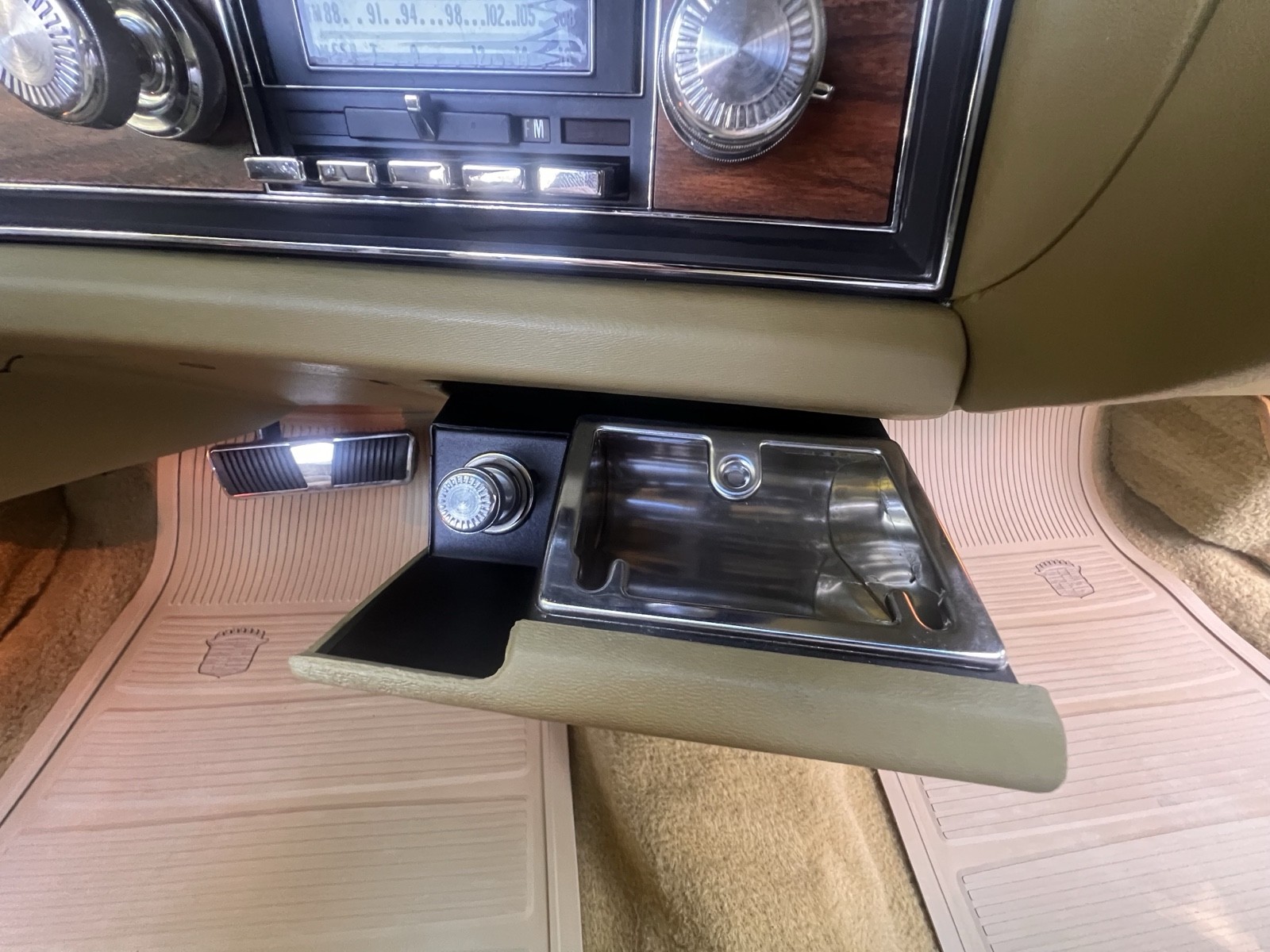 Cadillac-DeVille-1973-28
