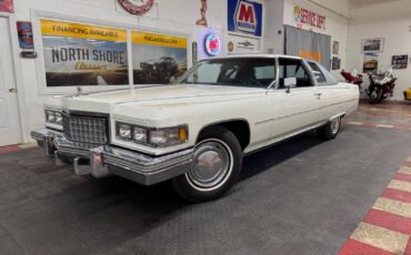 Cadillac-DeVille-1975-1