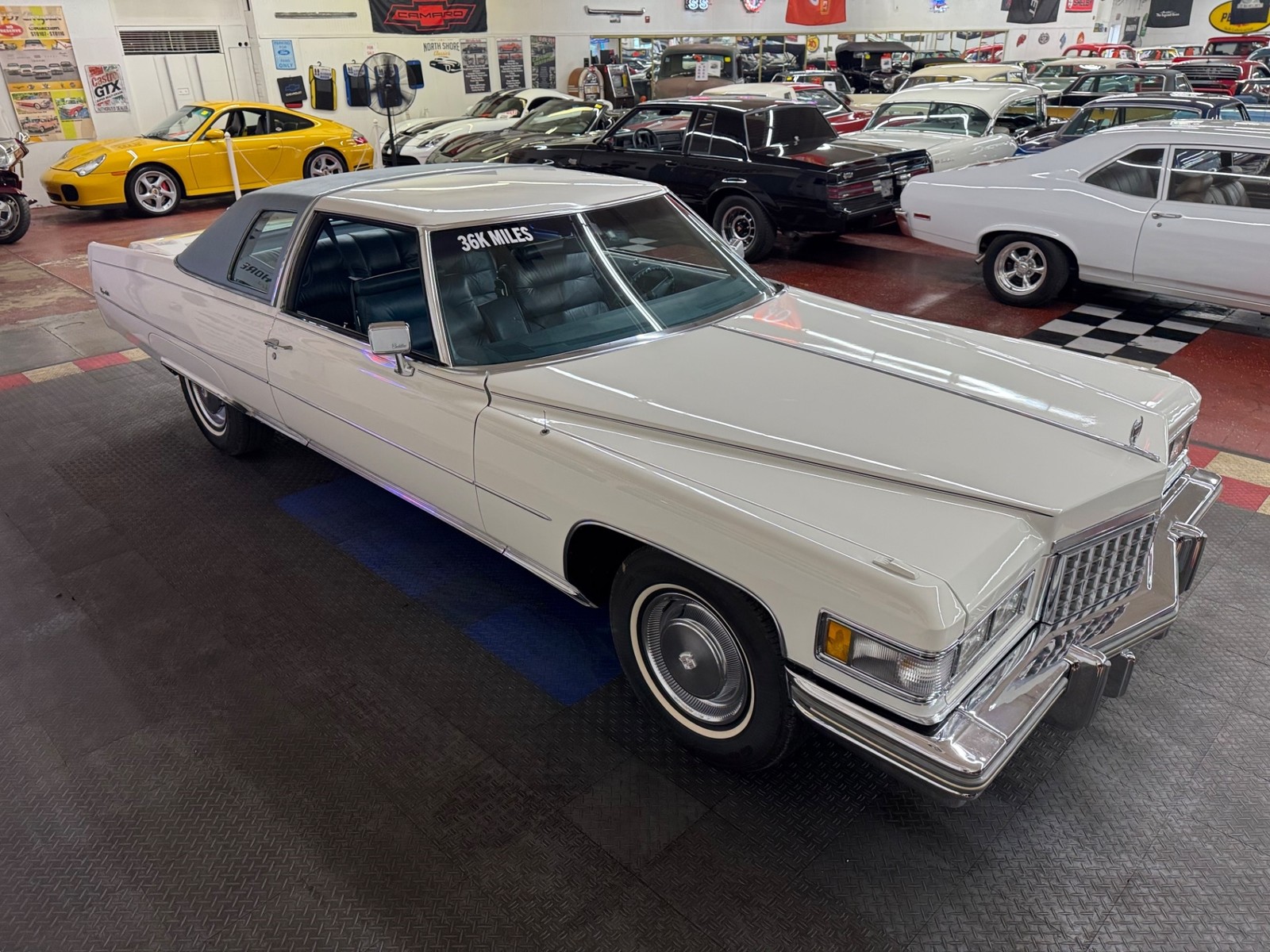 Cadillac-DeVille-1975-17