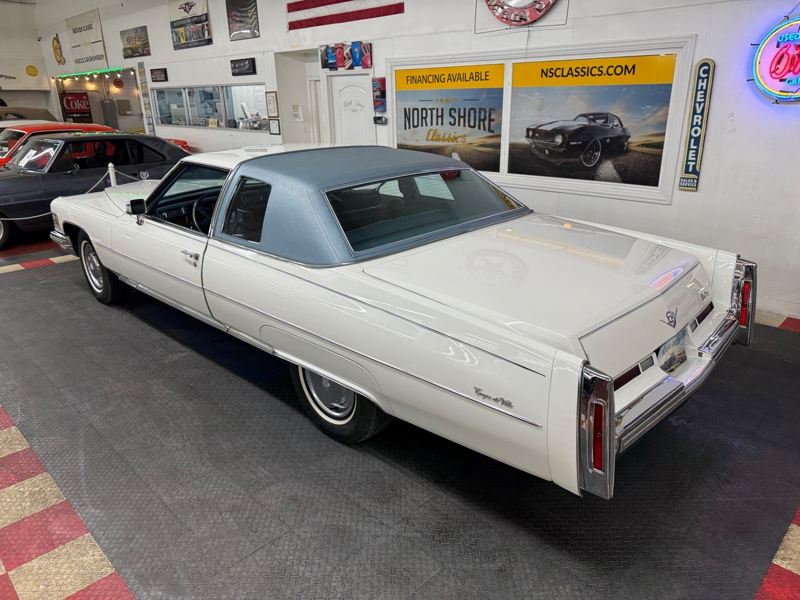 Cadillac-DeVille-1975-2