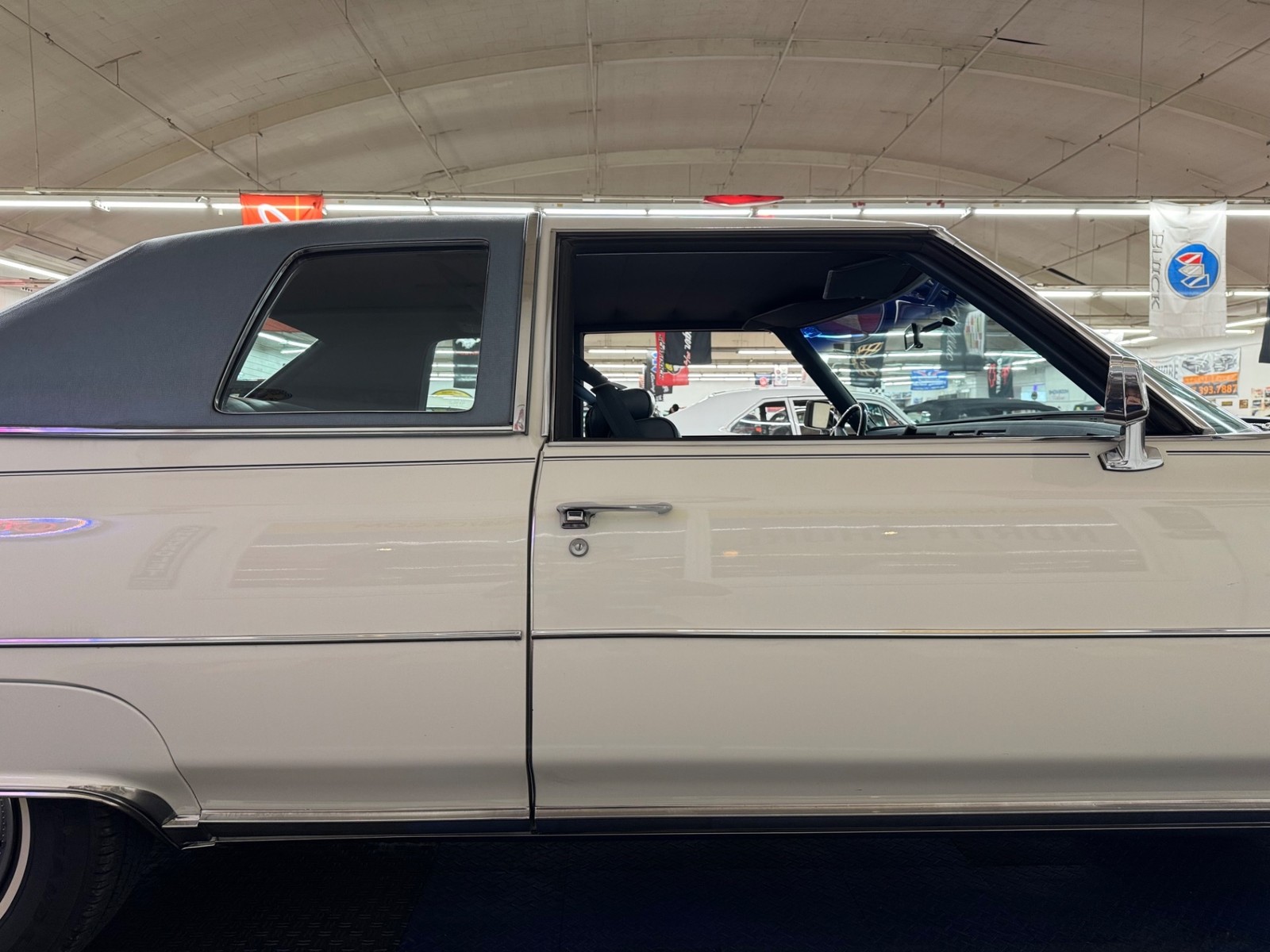 Cadillac-DeVille-1975-27