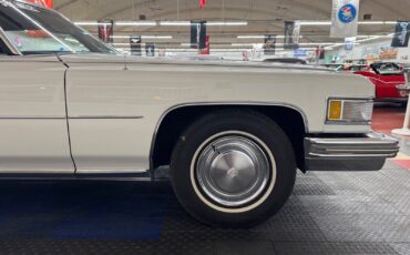 Cadillac-DeVille-1975-28