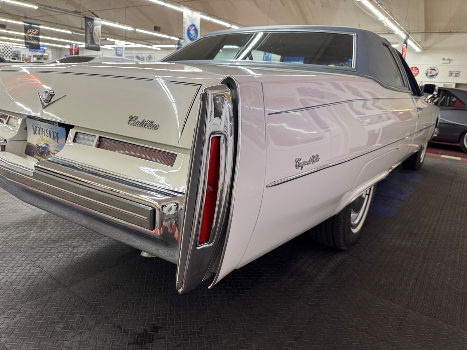 Cadillac-DeVille-1975-29