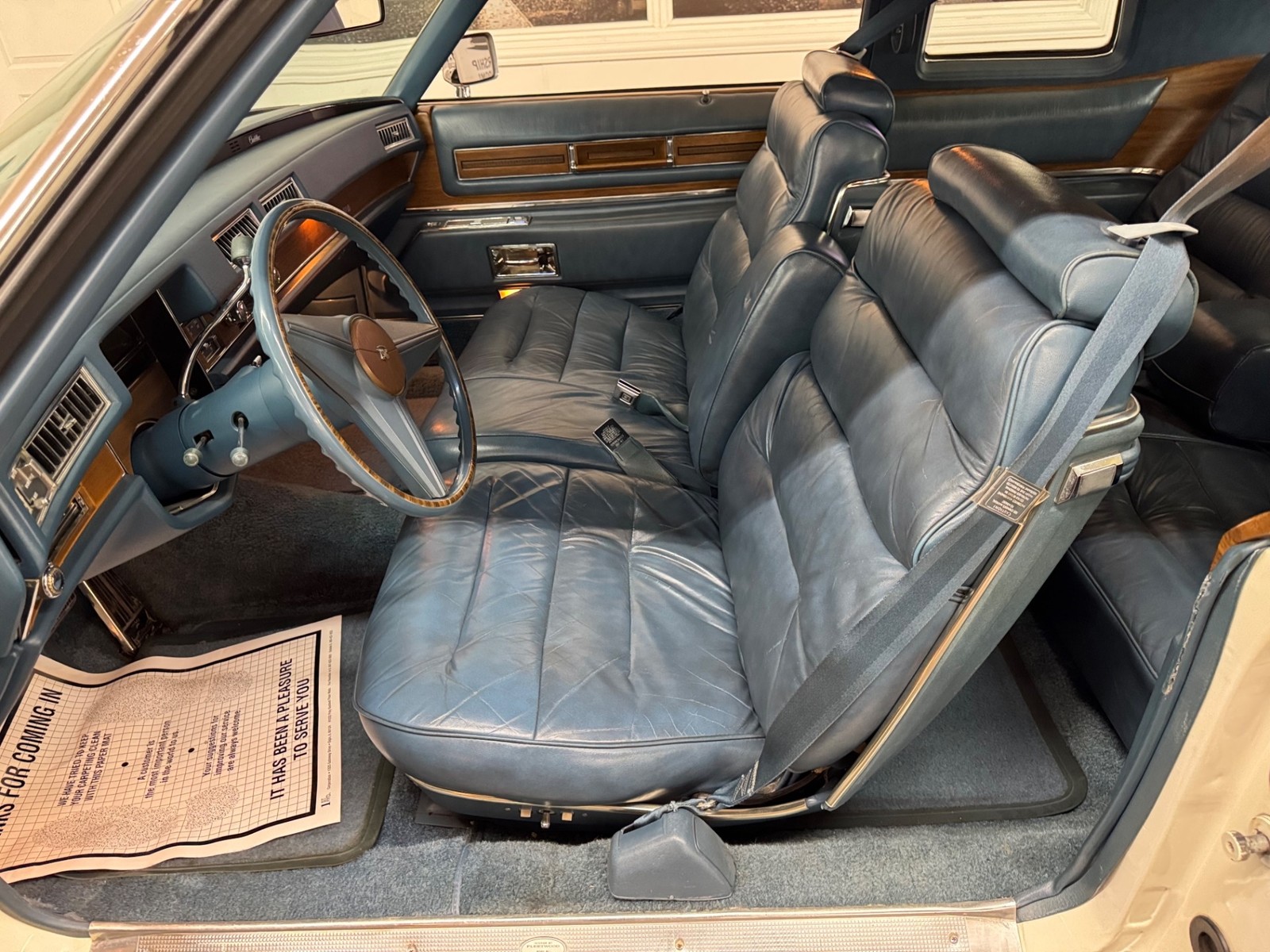 Cadillac-DeVille-1975-31