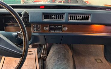 Cadillac-DeVille-1975-35