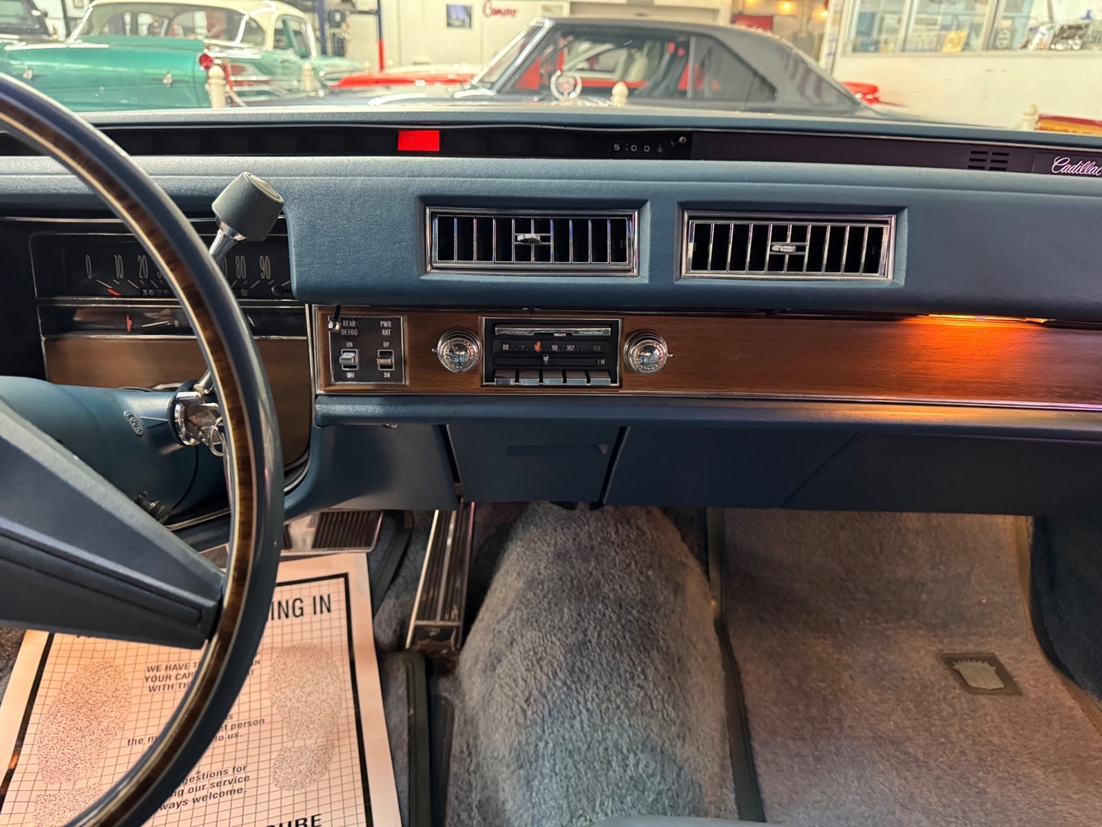 Cadillac-DeVille-1975-35