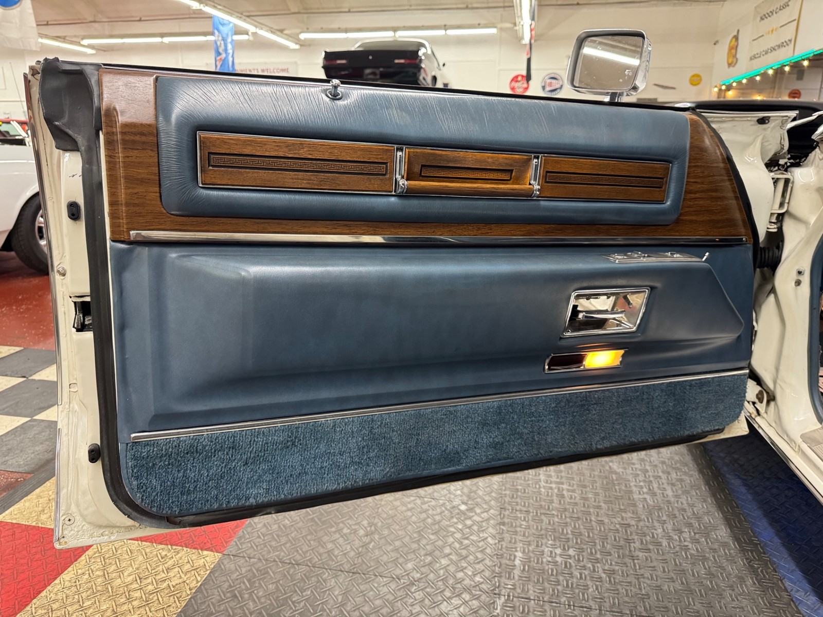 Cadillac-DeVille-1975-37