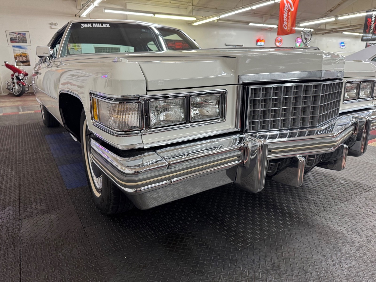 Cadillac-DeVille-1975-7