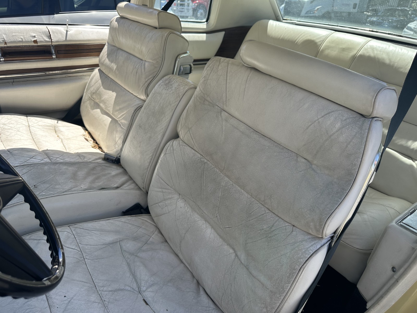 Cadillac-DeVille-1975-Coupe-10