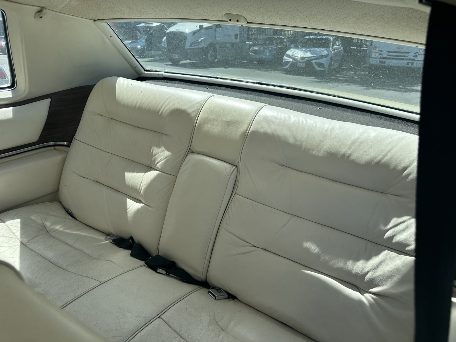 Cadillac-DeVille-1975-Coupe-11