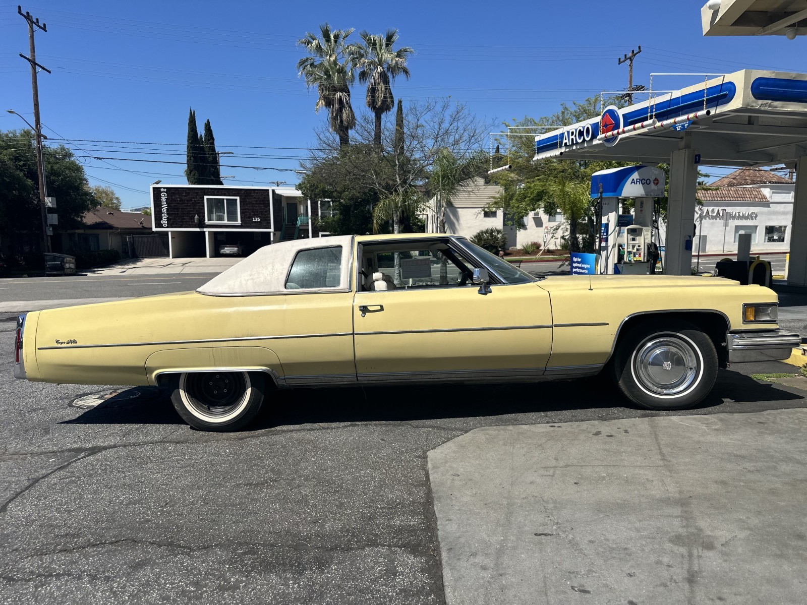 Cadillac-DeVille-1975-Coupe-13