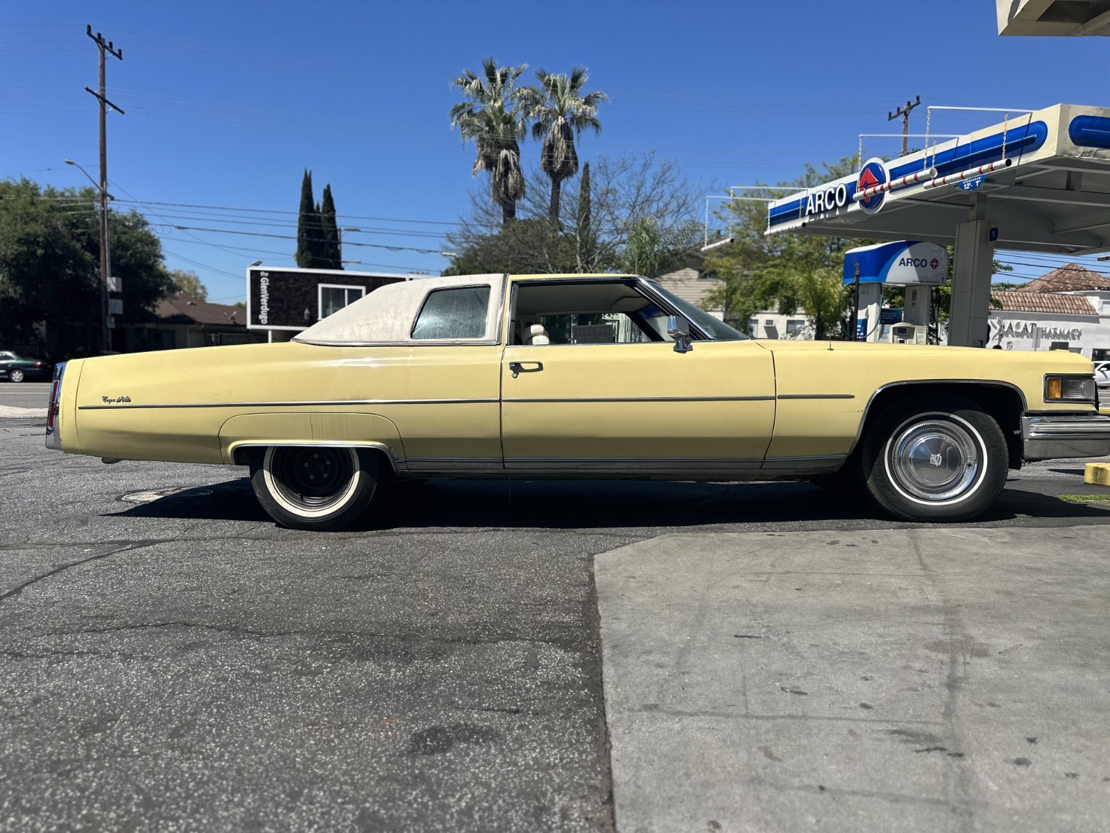 Cadillac-DeVille-1975-Coupe-14