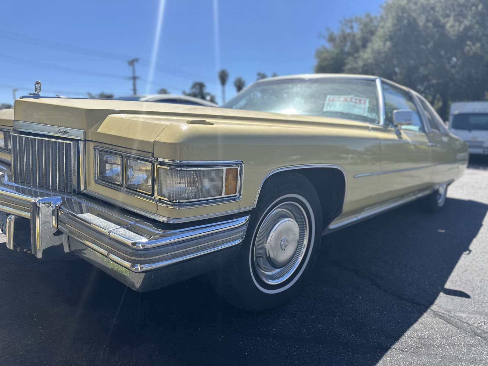 Cadillac-DeVille-1975-Coupe-2