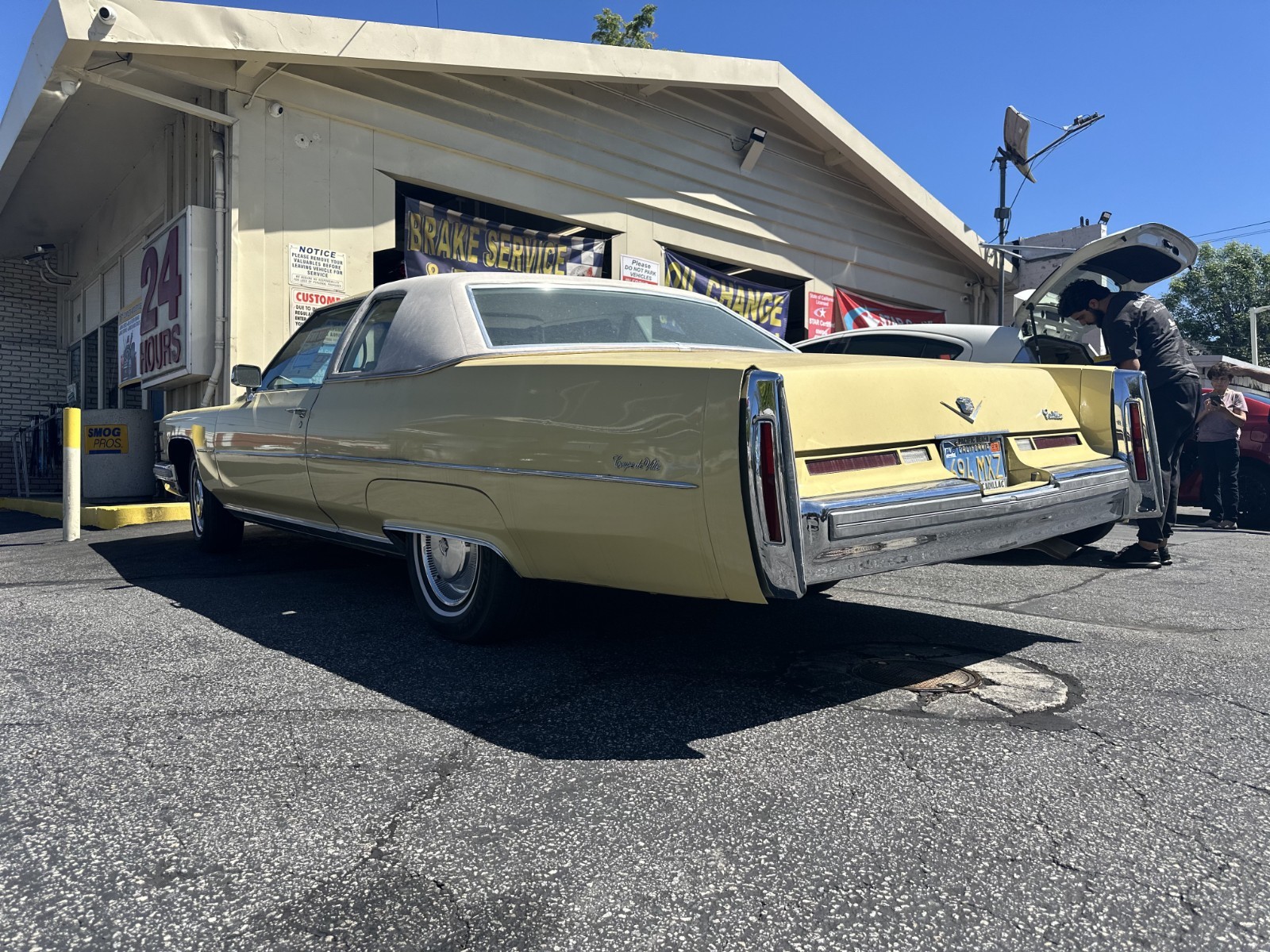 Cadillac-DeVille-1975-Coupe-3