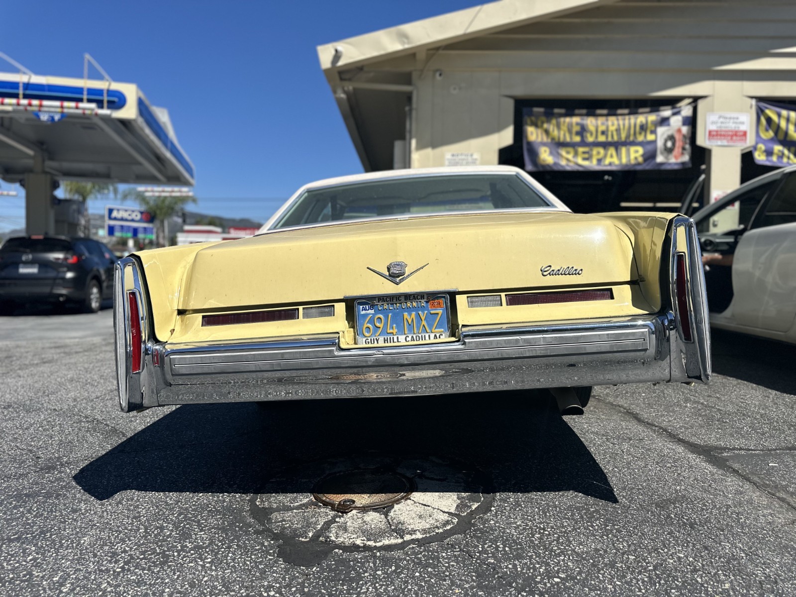 Cadillac-DeVille-1975-Coupe-5