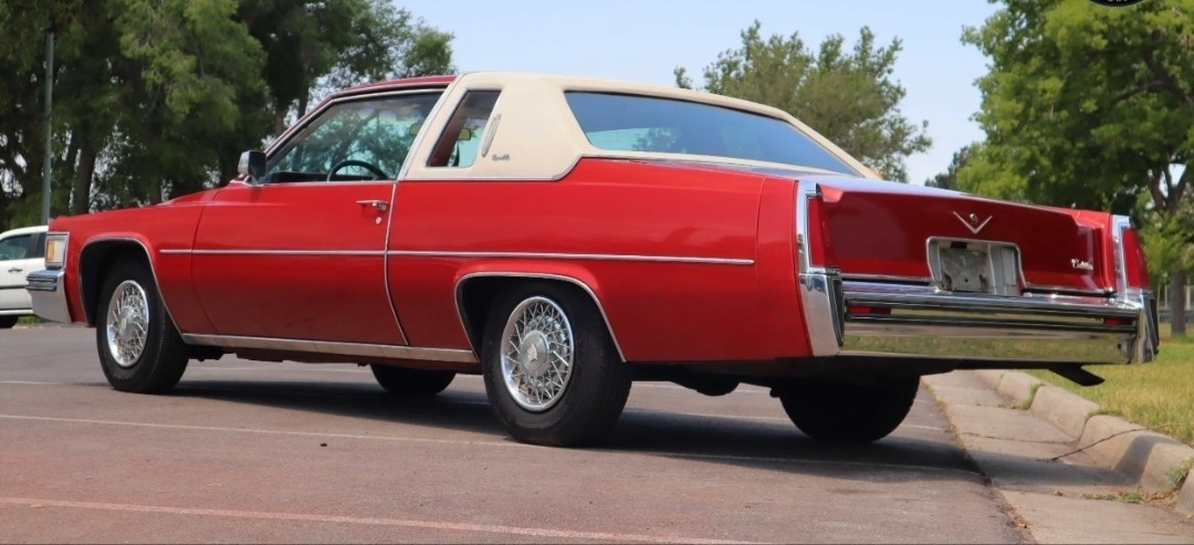 Cadillac-DeVille-1977-Coupe-2