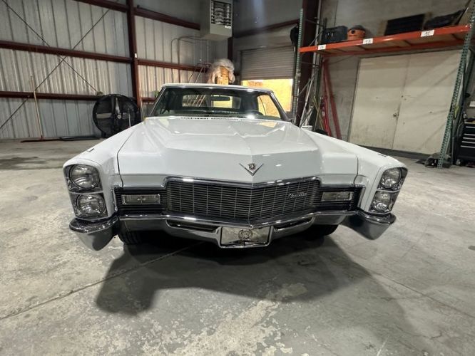 Cadillac-Deville-1968-White-Light-Cream-Leather-10