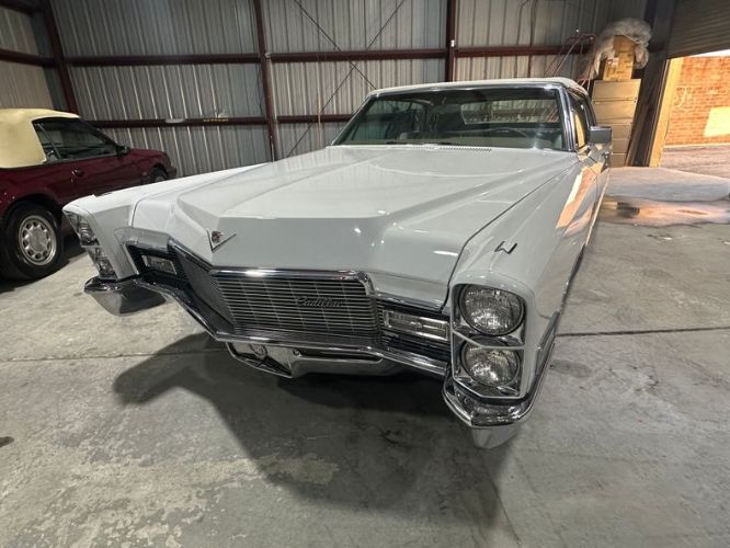 Cadillac-Deville-1968-White-Light-Cream-Leather-11