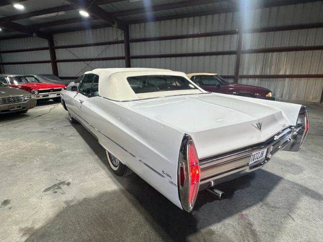 Cadillac-Deville-1968-White-Light-Cream-Leather-4