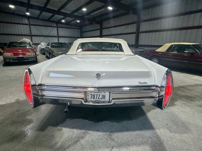 Cadillac-Deville-1968-White-Light-Cream-Leather-6