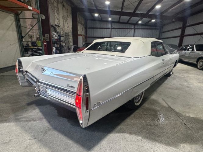 Cadillac-Deville-1968-White-Light-Cream-Leather-7