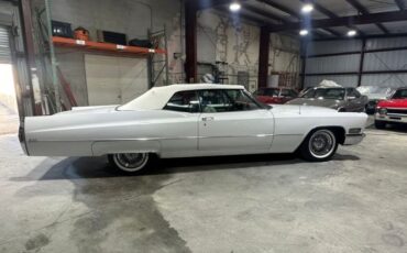 Cadillac-Deville-1968-White-Light-Cream-Leather-8