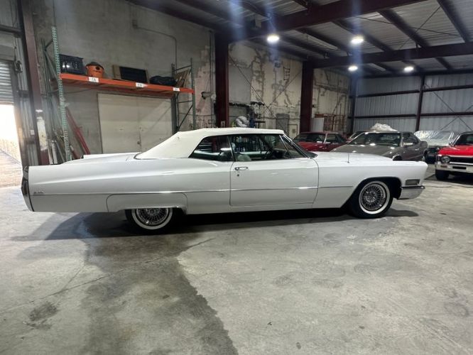 Cadillac-Deville-1968-White-Light-Cream-Leather-8