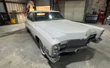 Cadillac-Deville-1968-White-Light-Cream-Leather-9