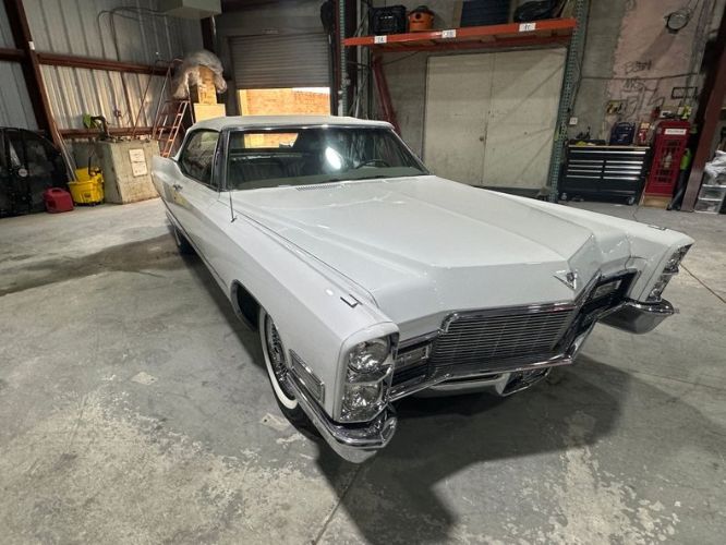 Cadillac-Deville-1968-White-Light-Cream-Leather-9