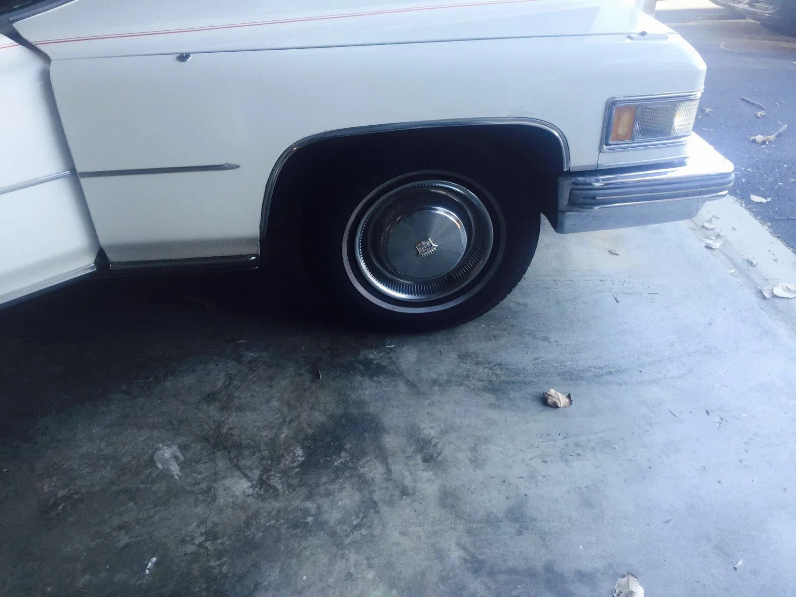 Cadillac-Eldorado-1975-Burgundy-Burgundy-4