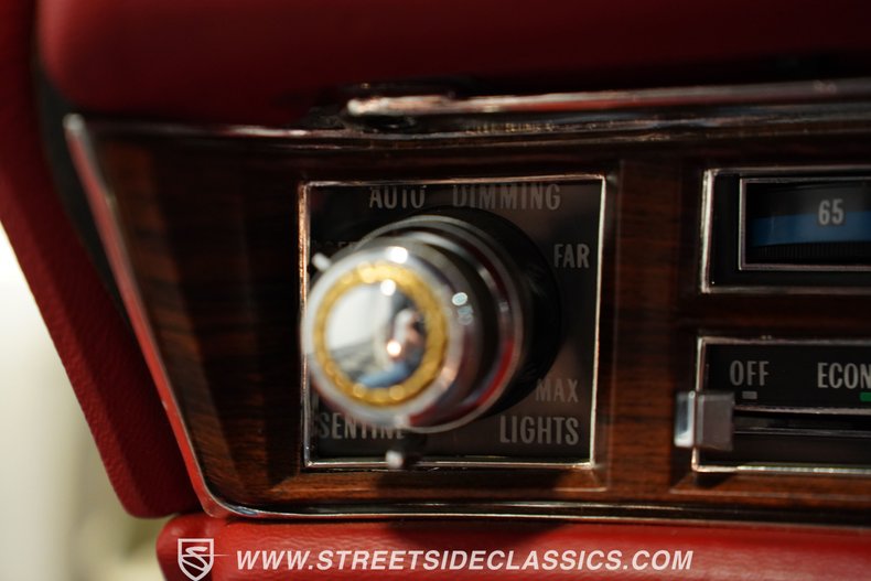 Cadillac-Eldorado-1976-Cotillion-White-Firethorn-Red-17