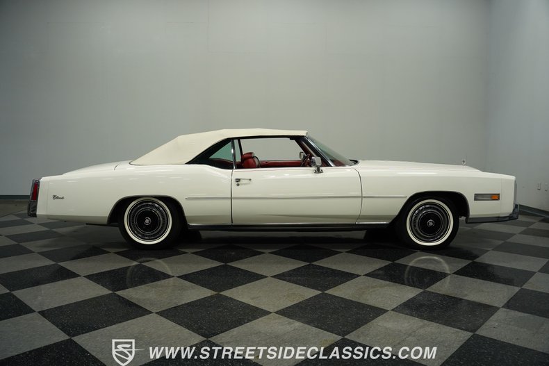 Cadillac-Eldorado-1976-Cotillion-White-Firethorn-Red-18