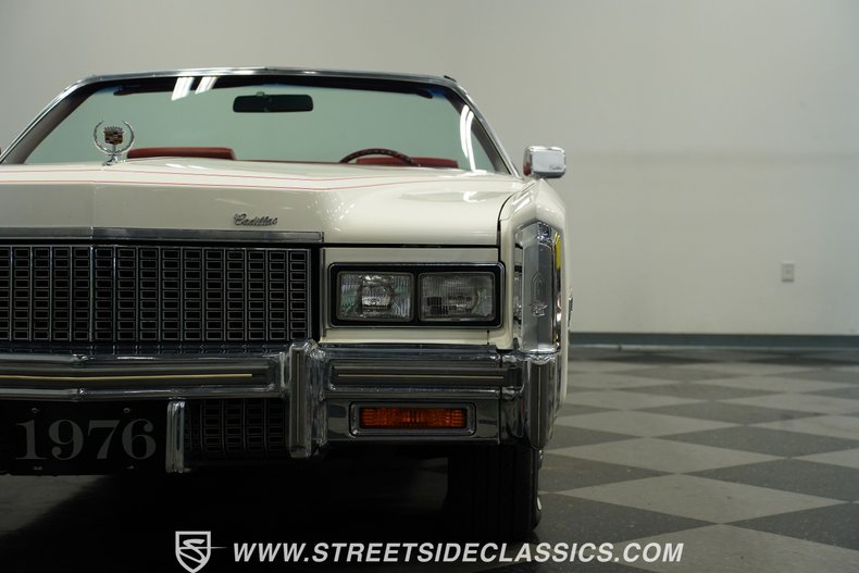 Cadillac-Eldorado-1976-Cotillion-White-Firethorn-Red-21