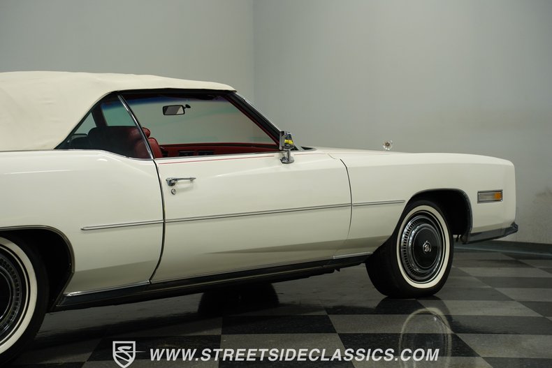 Cadillac-Eldorado-1976-Cotillion-White-Firethorn-Red-29