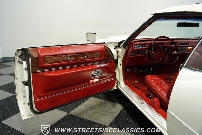 Cadillac-Eldorado-1976-Cotillion-White-Firethorn-Red-35