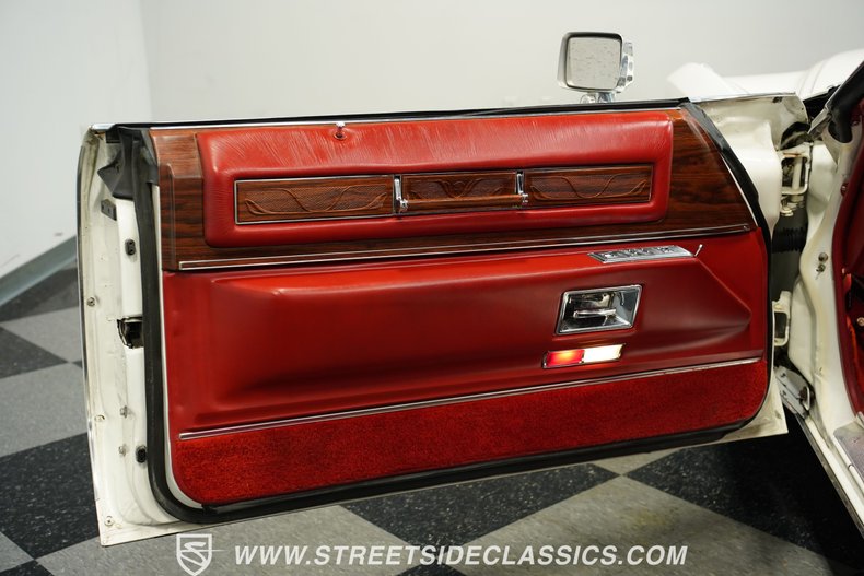 Cadillac-Eldorado-1976-Cotillion-White-Firethorn-Red-36