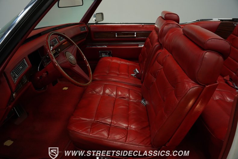 Cadillac-Eldorado-1976-Cotillion-White-Firethorn-Red-37