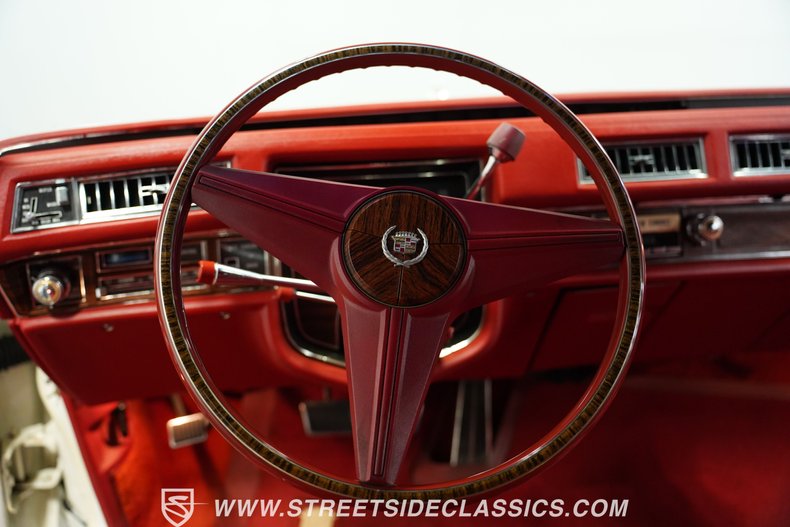 Cadillac-Eldorado-1976-Cotillion-White-Firethorn-Red-38