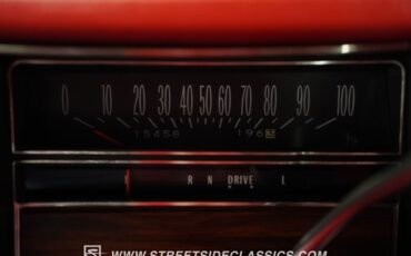 Cadillac-Eldorado-1976-Cotillion-White-Firethorn-Red-39