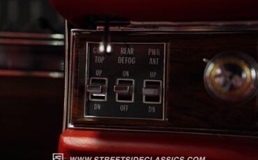 Cadillac-Eldorado-1976-Cotillion-White-Firethorn-Red-42