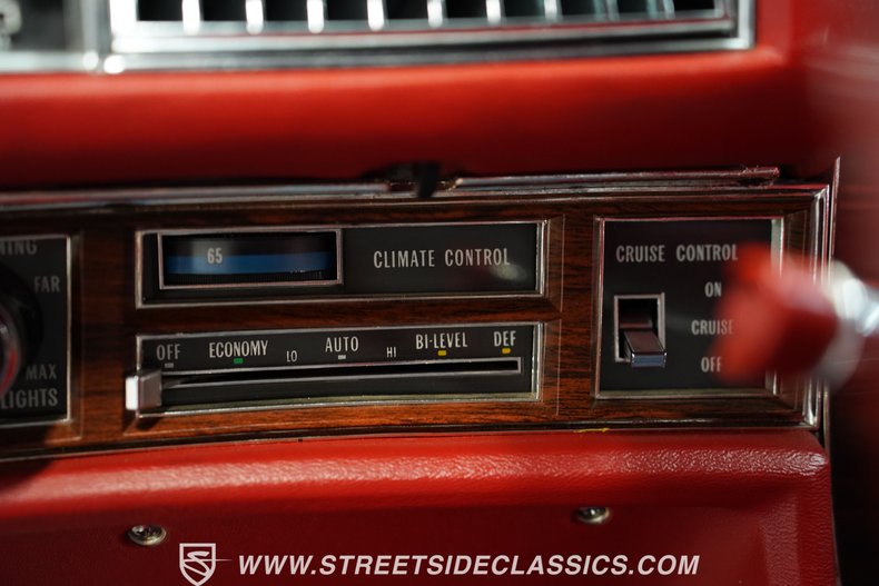 Cadillac-Eldorado-1976-Cotillion-White-Firethorn-Red-43