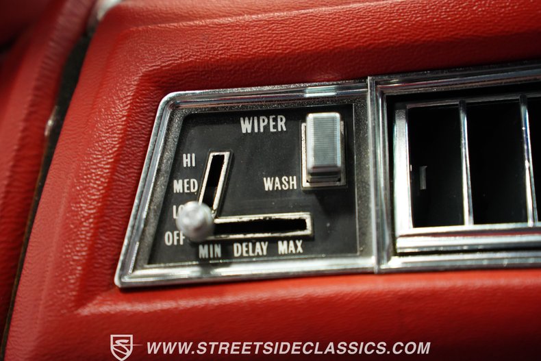 Cadillac-Eldorado-1976-Cotillion-White-Firethorn-Red-44
