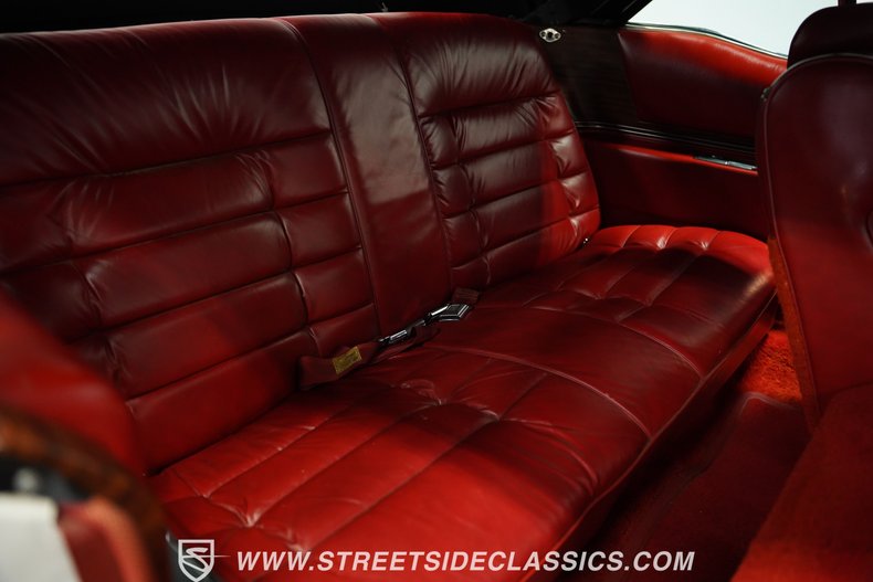 Cadillac-Eldorado-1976-Cotillion-White-Firethorn-Red-46