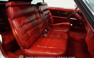 Cadillac-Eldorado-1976-Cotillion-White-Firethorn-Red-48