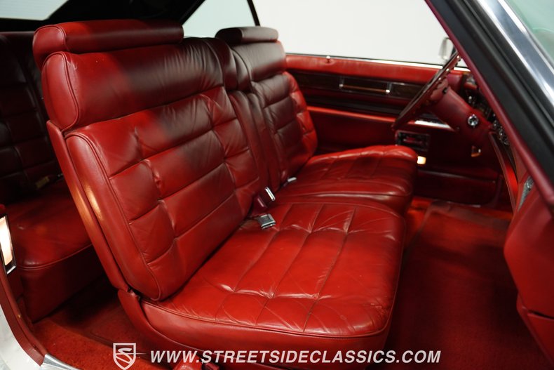 Cadillac-Eldorado-1976-Cotillion-White-Firethorn-Red-48